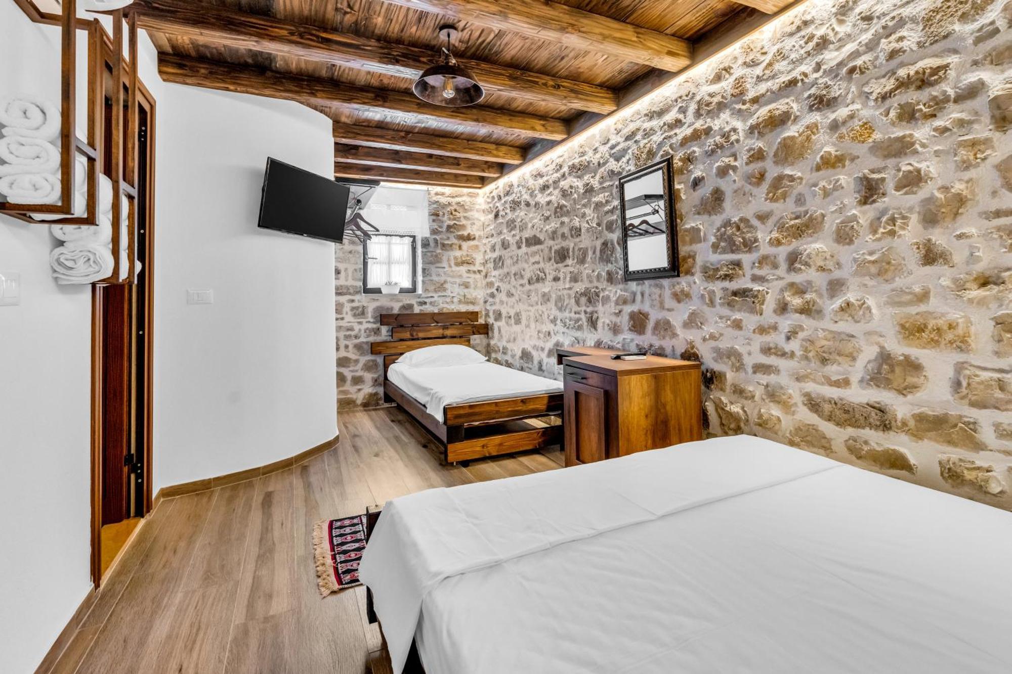 Hotel Bohem Berat Exterior photo