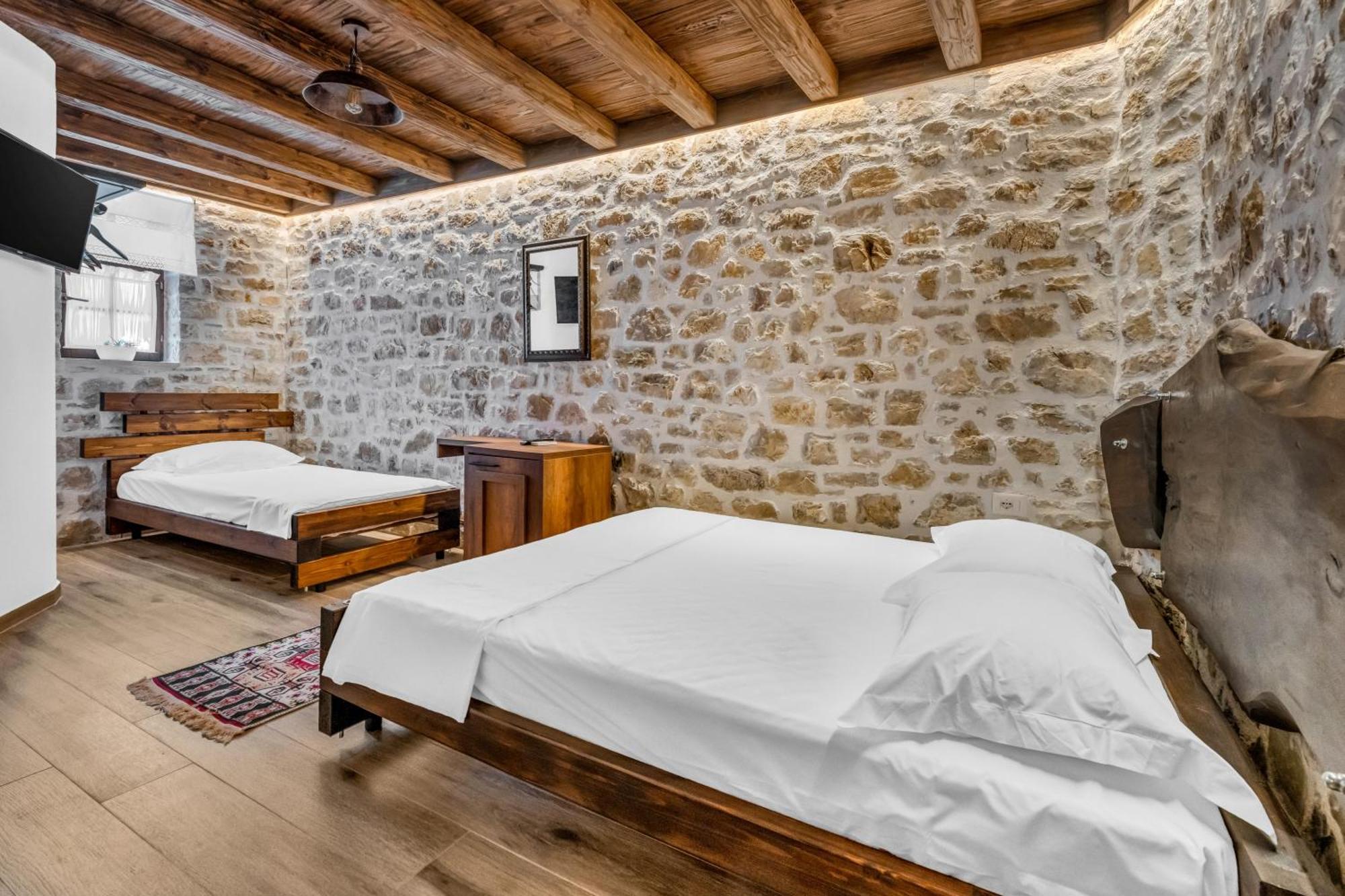 Hotel Bohem Berat Exterior photo
